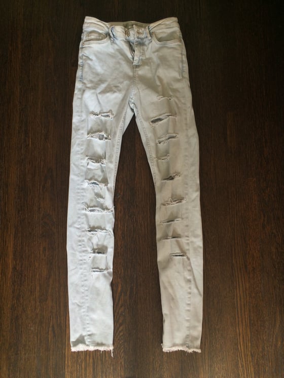 Image of TopShop Lit Demin - Ripped / Cut Out Skinny Jean