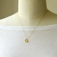 Image 4 of Tiny hibiscus necklace gold