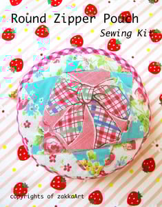 Image of Round Zipper Pouch - Ribbon