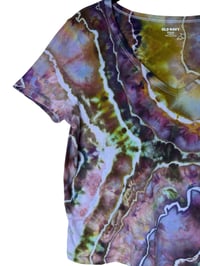 Image 3 of ♻️ UPCYCLED Petite Small 100% Cotton V-Neck Tee in Bold Geode Ice Dye