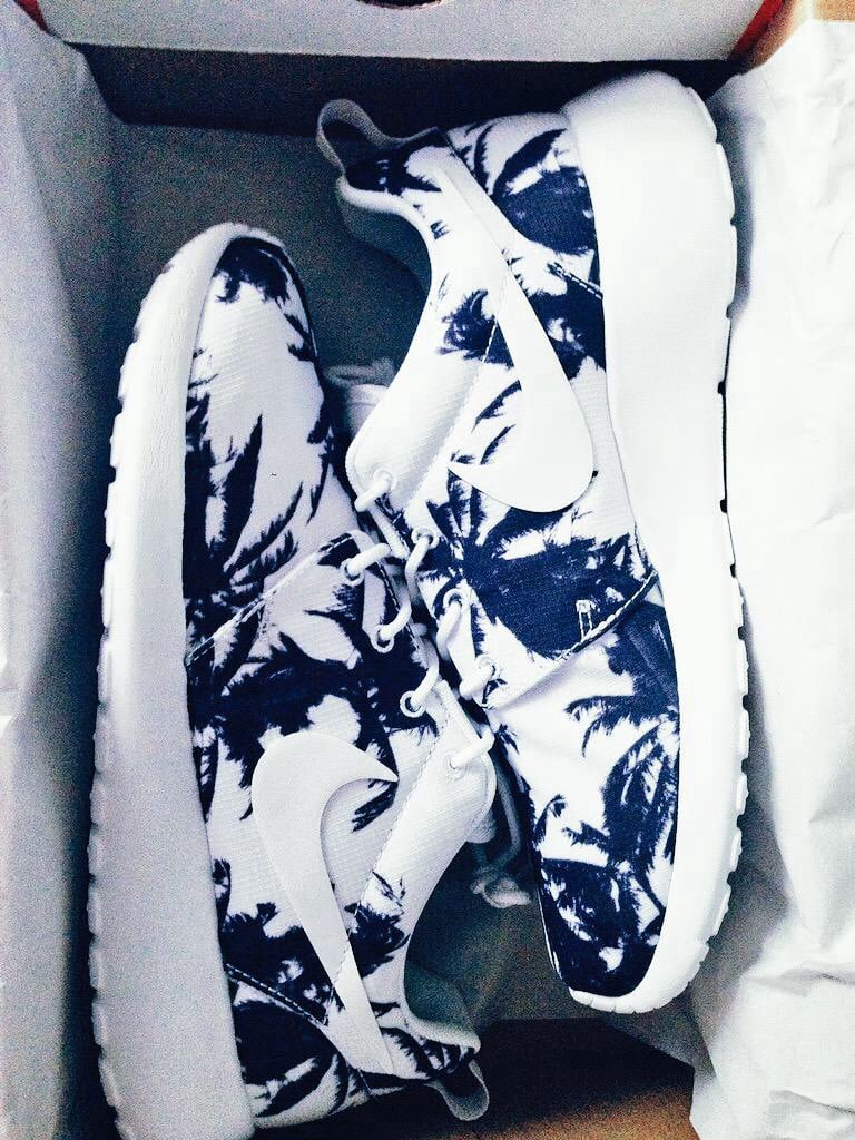 Image of "Nike Palm Tree Roshes"