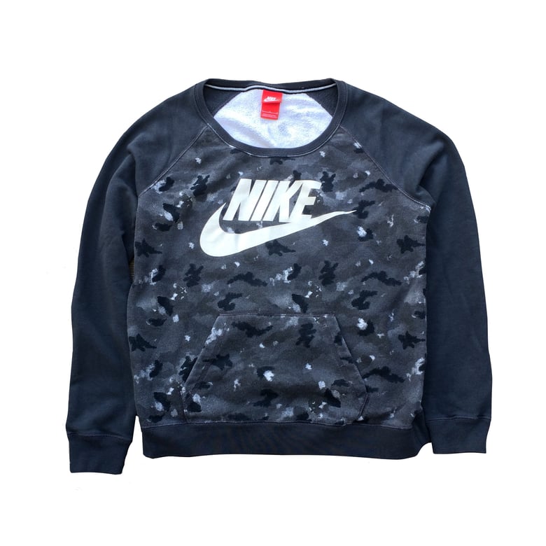 Image of Nike Logo Wideneck Camo Sweatshirt - Fits Like a Medium