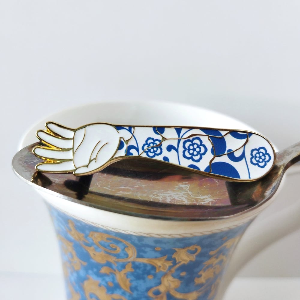 Image of kintsugi kid enamel pin