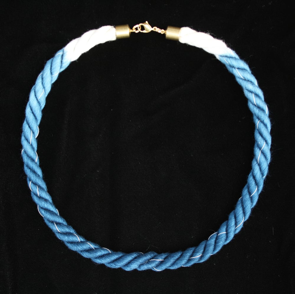 Image of Brass Blue White Thread Necklace Ombre