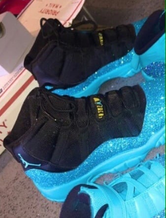 Image of SALE ENDS 5.20 blk blue jordans