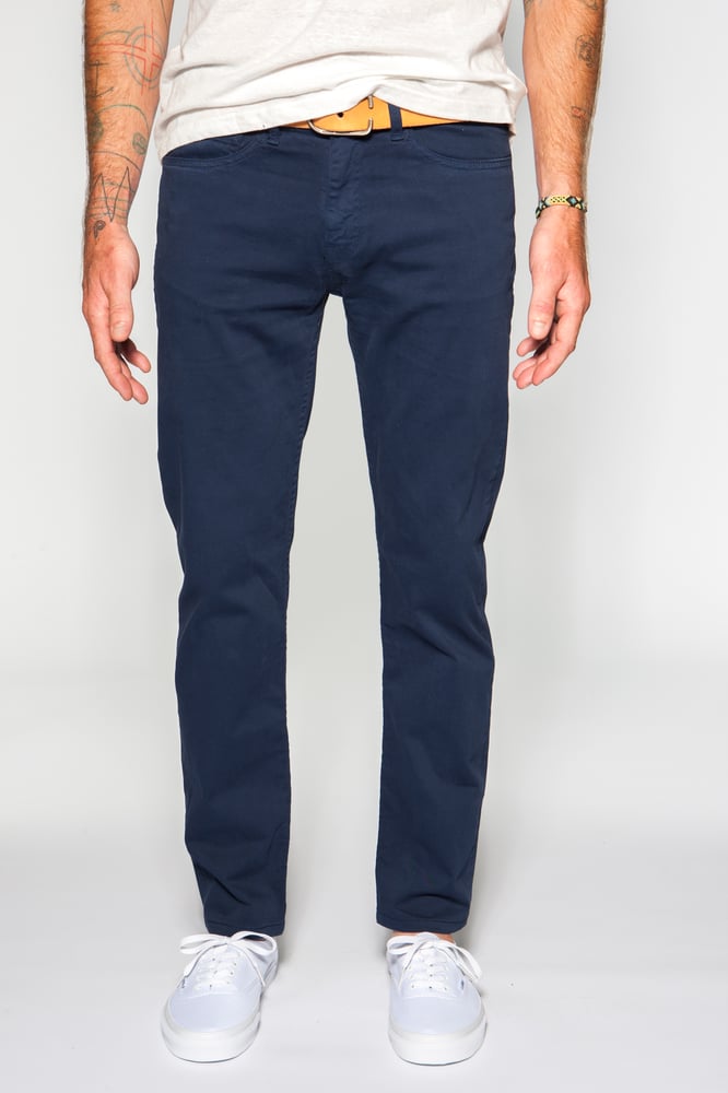 Image of Garment-dyed Italian twill in navy slim fit