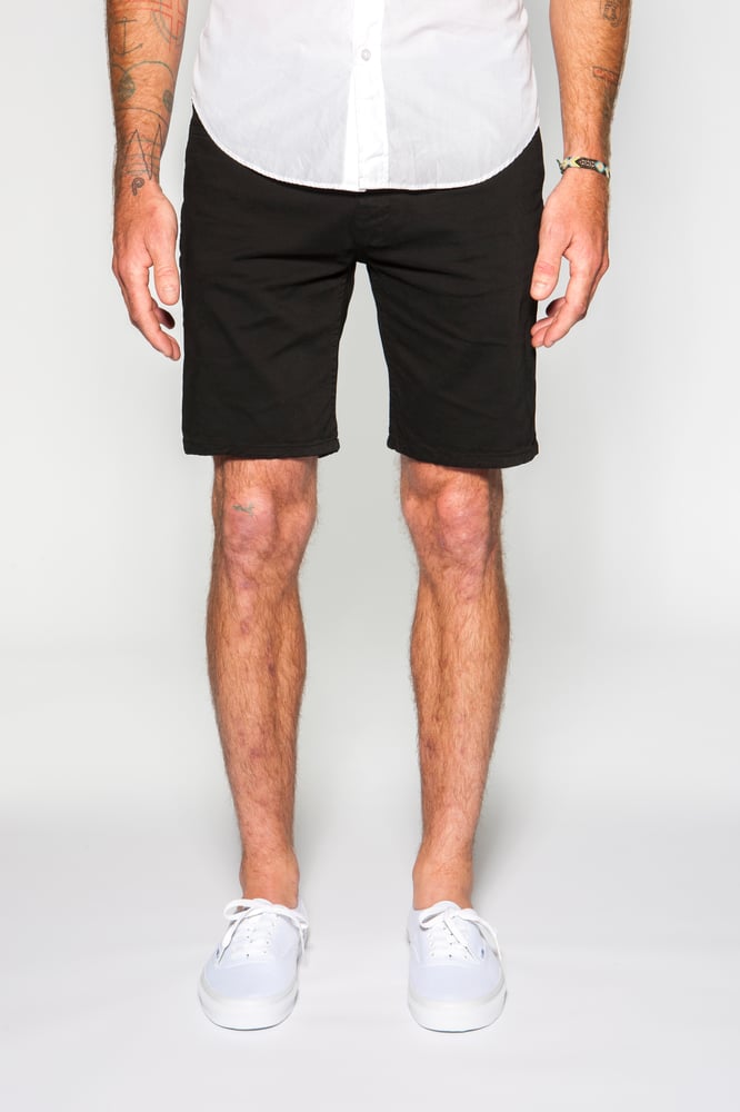 Image of Garment-dyed Italian twill in black 8" slim short