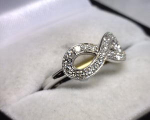 Image of 14K White Gold Diamond Infinity Ring