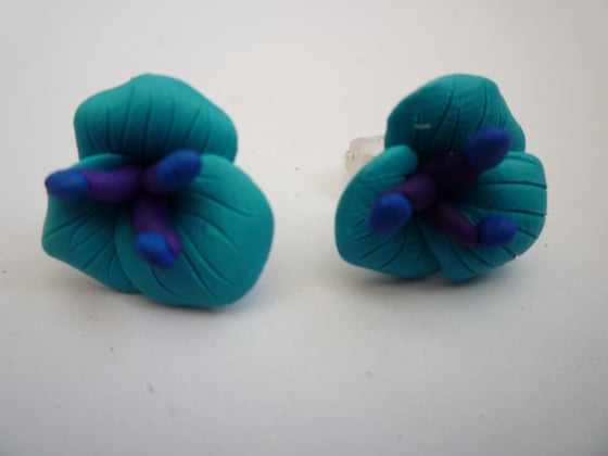 Image of Blue Flower Lobe Earrings EA1003