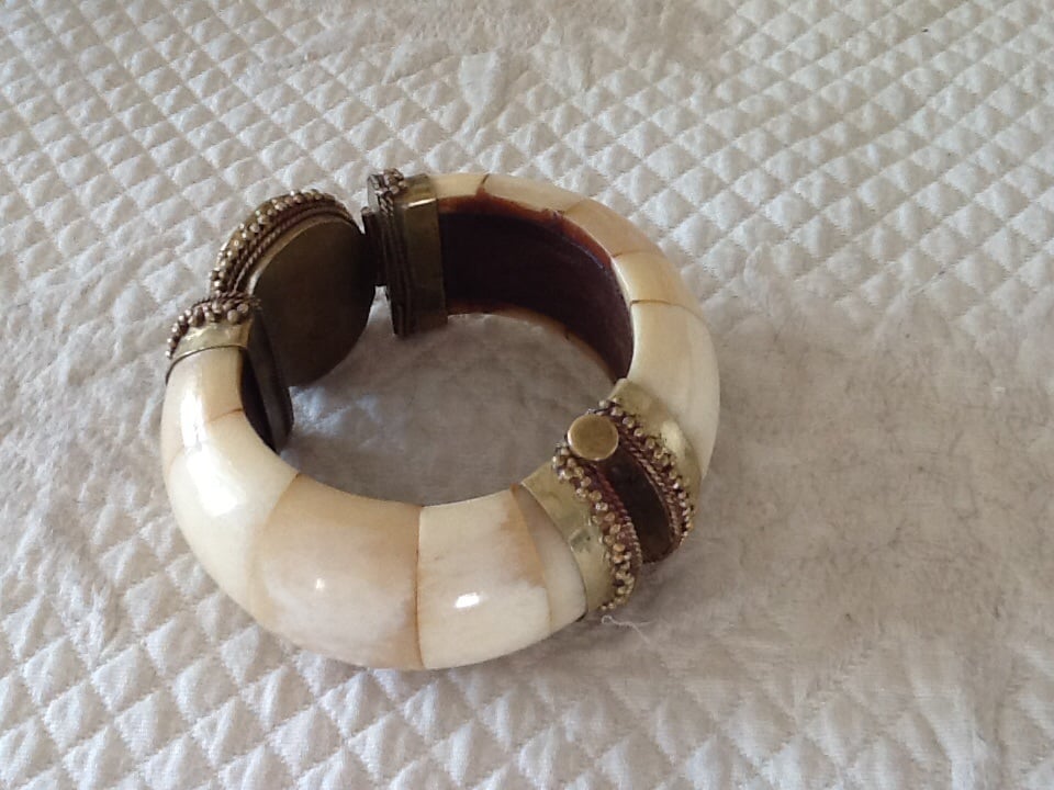 Image of Bracelet vintage couture en corne et pierre dure