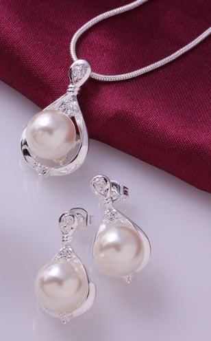 Image of Pearl Pendant Earrings & Necklace Set