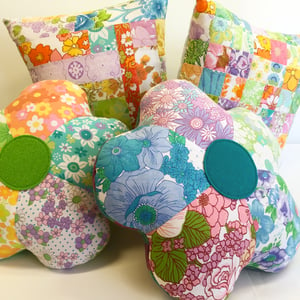 Image of Flower cushion pattern