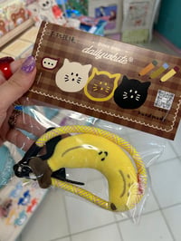 BANANA DAILY WHITE KEYCHAIN