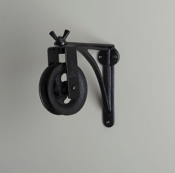 Image of Black Cast Iron Wall Bracket, Pulley and cleat