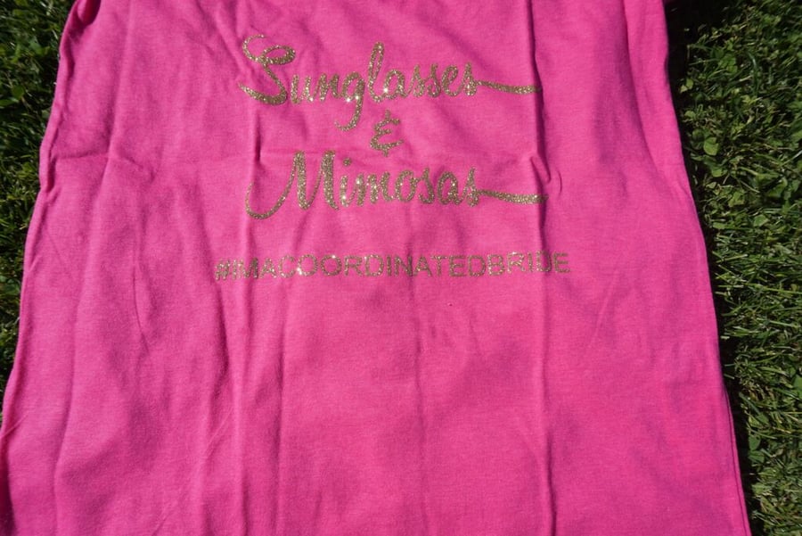Image of Sunglasses & Mimomas V-Neck T-Shirt - Pink