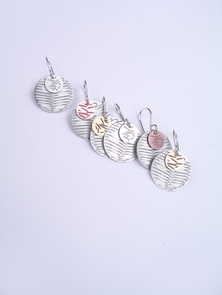 Image of MOON DOT EARRING: FROND POLLEN (ST. STEEL/COPPER)