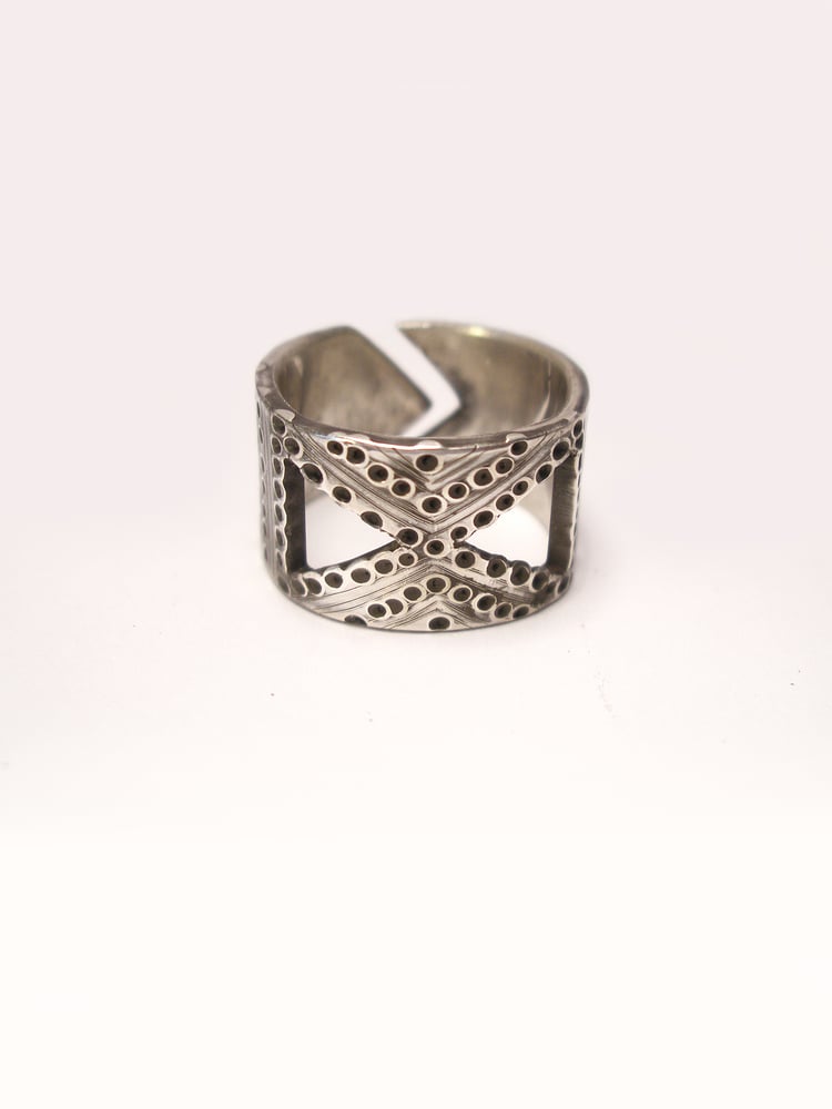 Image of BAND 12 RING: INFINITY + HIVE (STERLING SILVER)