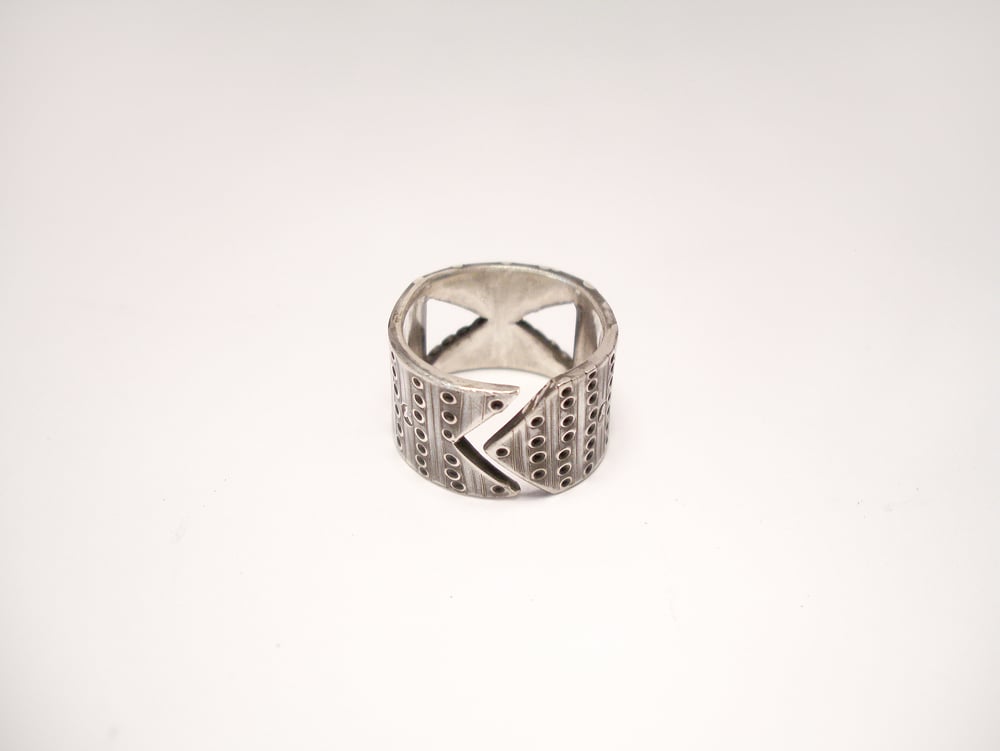 Image of BAND 12 RING: INFINITY + HIVE (STERLING SILVER)