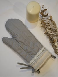 Image 1 of Quilted Oven Mitt (Striped)