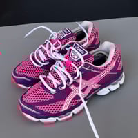 Image 4 of size: us8.5/10 uk8 eu42 cm26.5