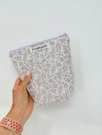 Image 3 of Trousse de toilette haute à poser matelassé petites fleurs parme