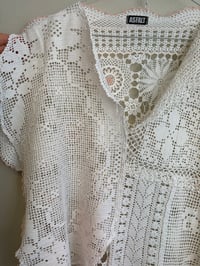 Image 2 of Daisy shirt, white (one size)