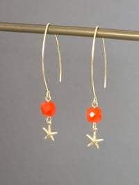 Image 1 of Boucles d’oreilles étoile de mer  or et rouge