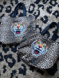 Image 15 of Extra large leopard embroidery patch tote bag