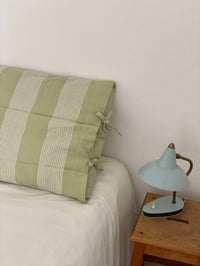 Image 3 of Housse de coussin à nouettes