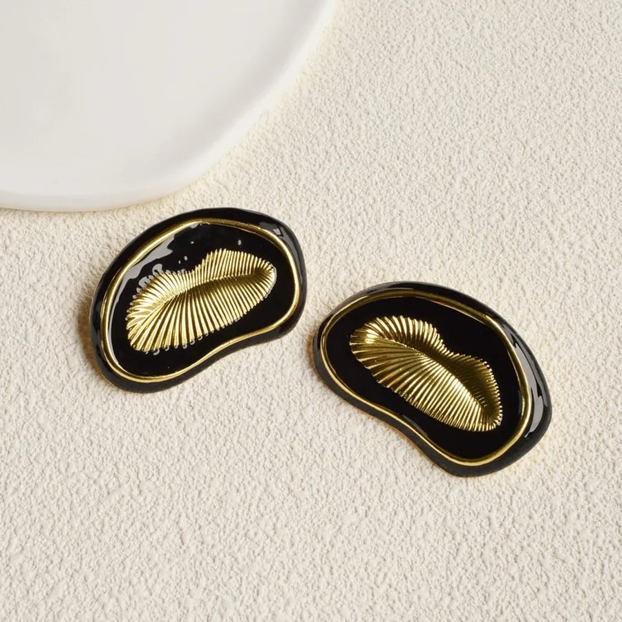 Image of Eloquent mouthpiece 