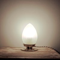 Image 4 of Lampe à poser globe ciselé 