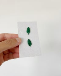 Image 2 of Studs | Hoja de plátano