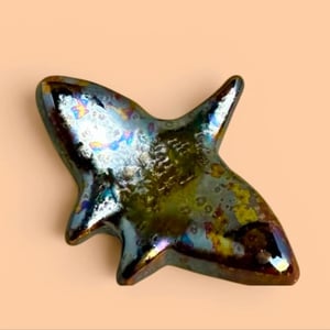 Image of Metallic Manta chopstick rests