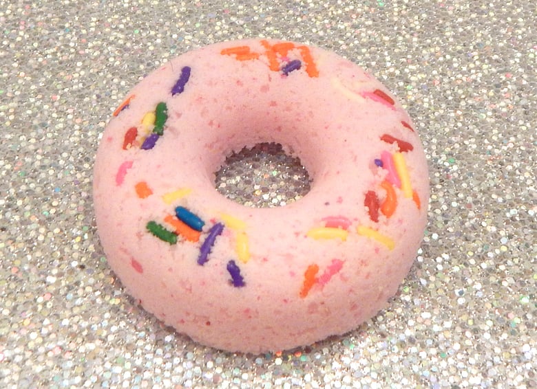 Image of Fizzing Frosted Donut Mani/Pedi Bomb