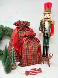 Image 1 of Le Pochon-Cadeau doublé coton tartan rouge lignes dorées