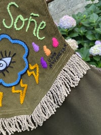 Image 8 of Chaleco feito e bordado a man. CHOVE PRA QUE EU SOÑE. Talla única!