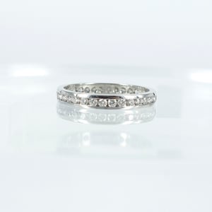 Image of PJ4748 full circle channel set ring