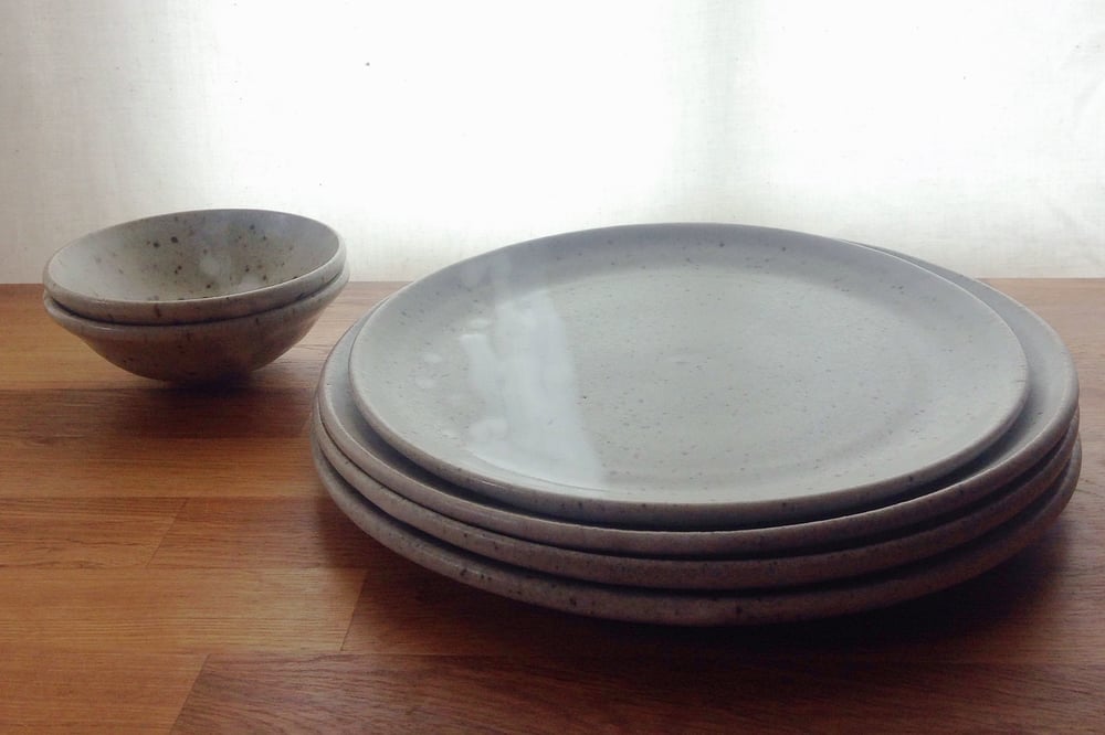 Image of Stoneware Plate Set - Cool Gray