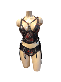 Image 1 of Red and black spike set.