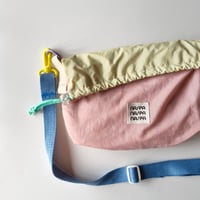 Image 5 of The UL Bicolor crossbody