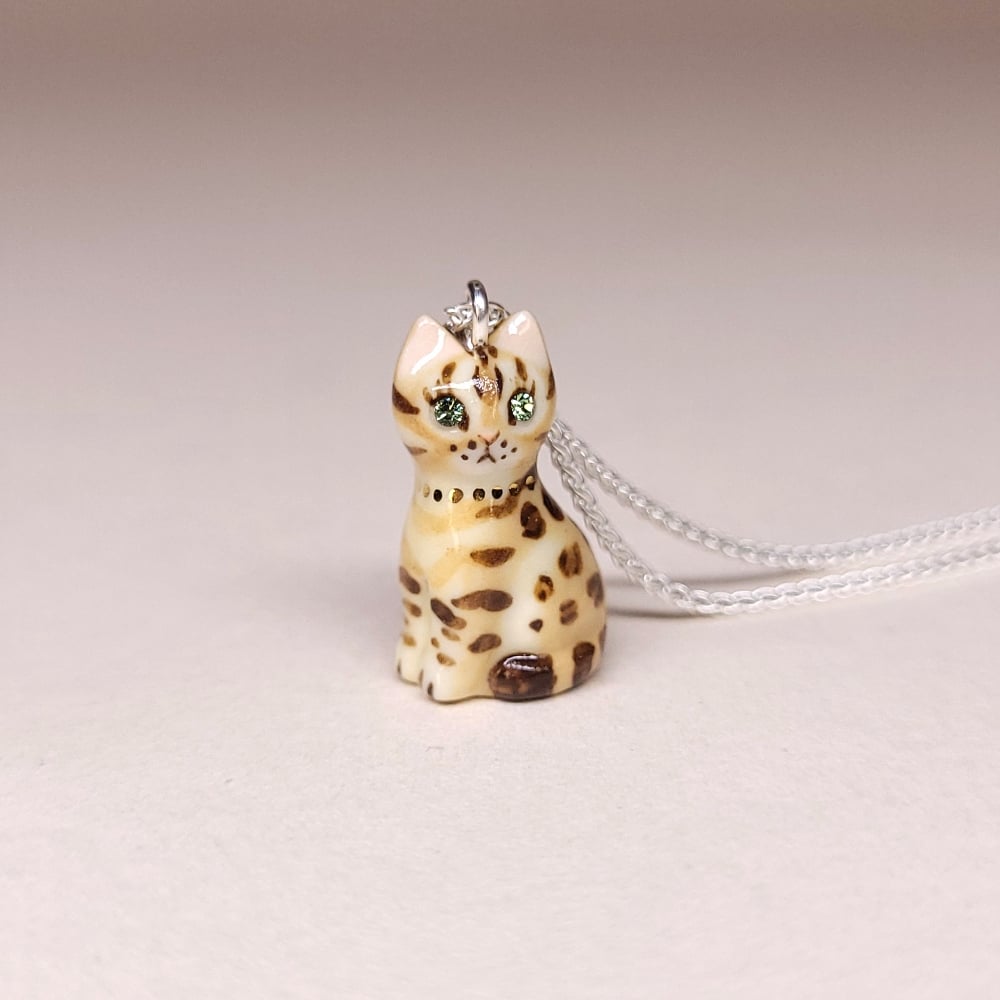 Image of Bengal Porcelain & Sterling Silver Sitting Kitten Pendant