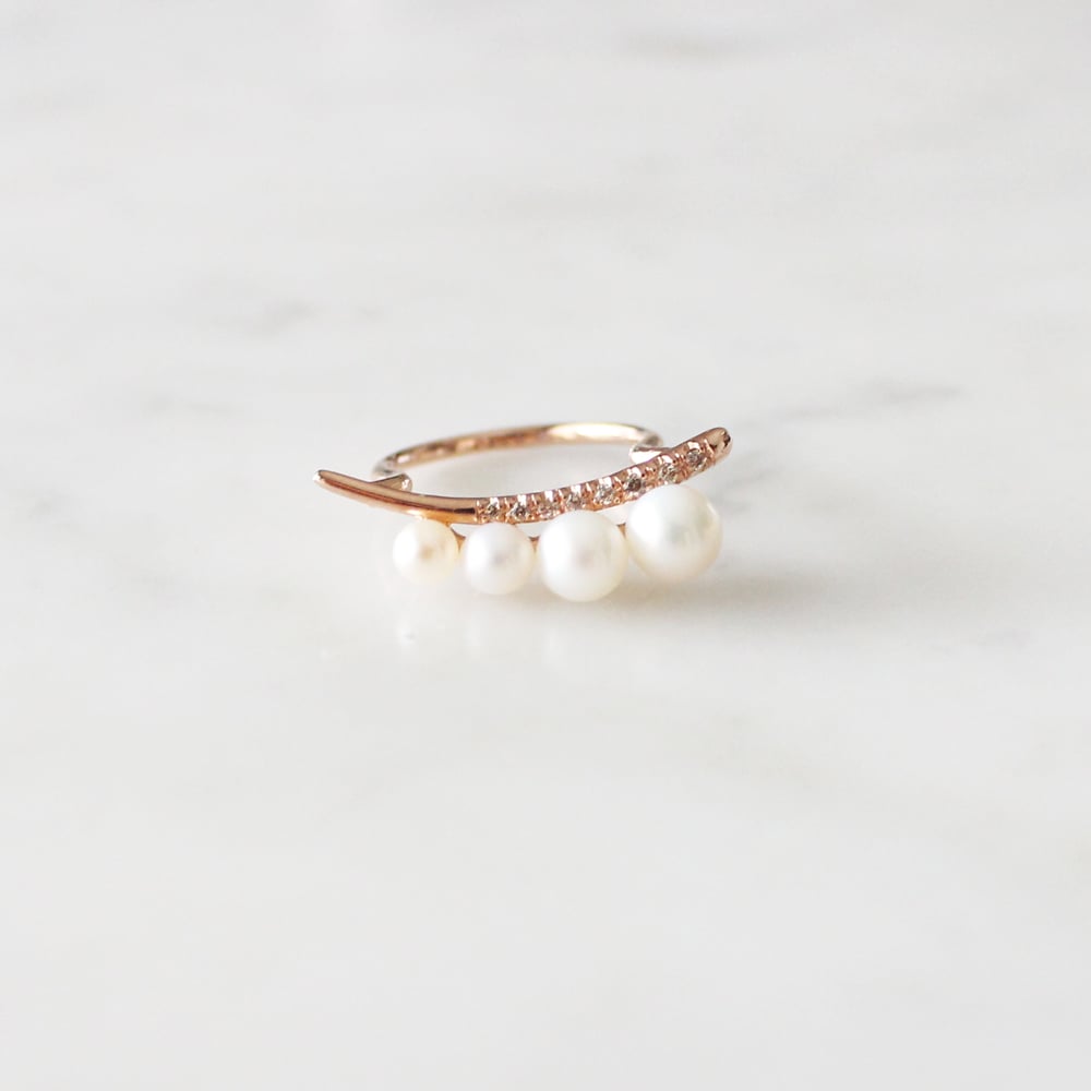 Image of 4 Pearls Dewy Orchid Ring