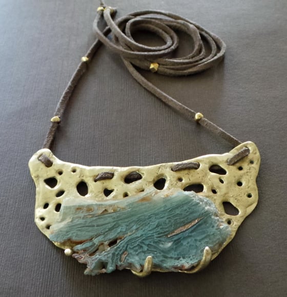 Image of Raw Agate Bronze Pendant Necklace