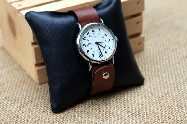 Image of Button Stud Watch Strap in Hand-Dyed Vegtan