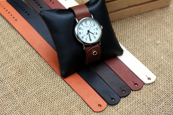 Image of Button Stud Watch Strap in Hand-Dyed Vegtan