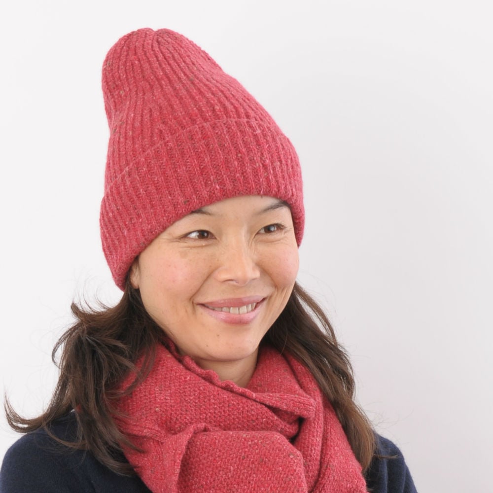 Soft Tweed Cashmere Mix Rib Hat in Raspberry Red | Hikaru Noguchi