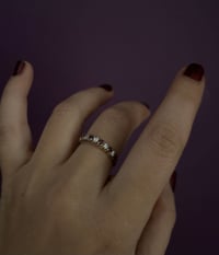 Image 3 of Jolie bague jarretière en argent massif, grenats, vintage ! Taille 54-55