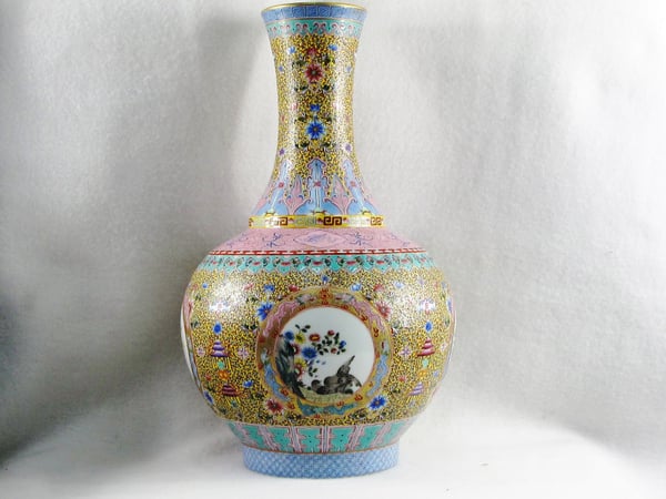 Image of LARGE CHINESE PORCELAIN VASE WITH QIANLONG PERIOD DESIGN