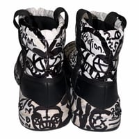 Image 3 of Size 8 EUR 39 GUESS Puffer boots