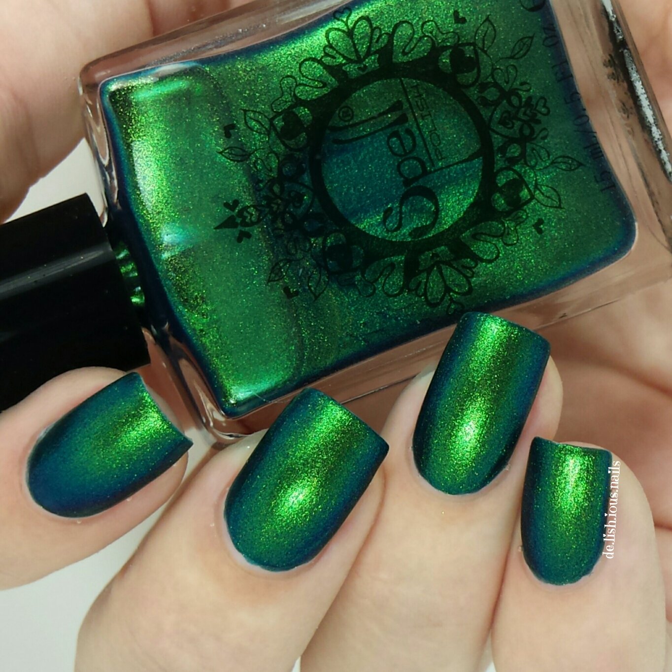 Clodhopper emerald green/yellow duochrome Spell nail